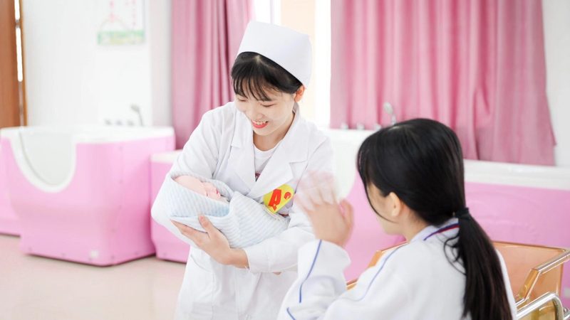 小标题：选择月子中心的考量因素